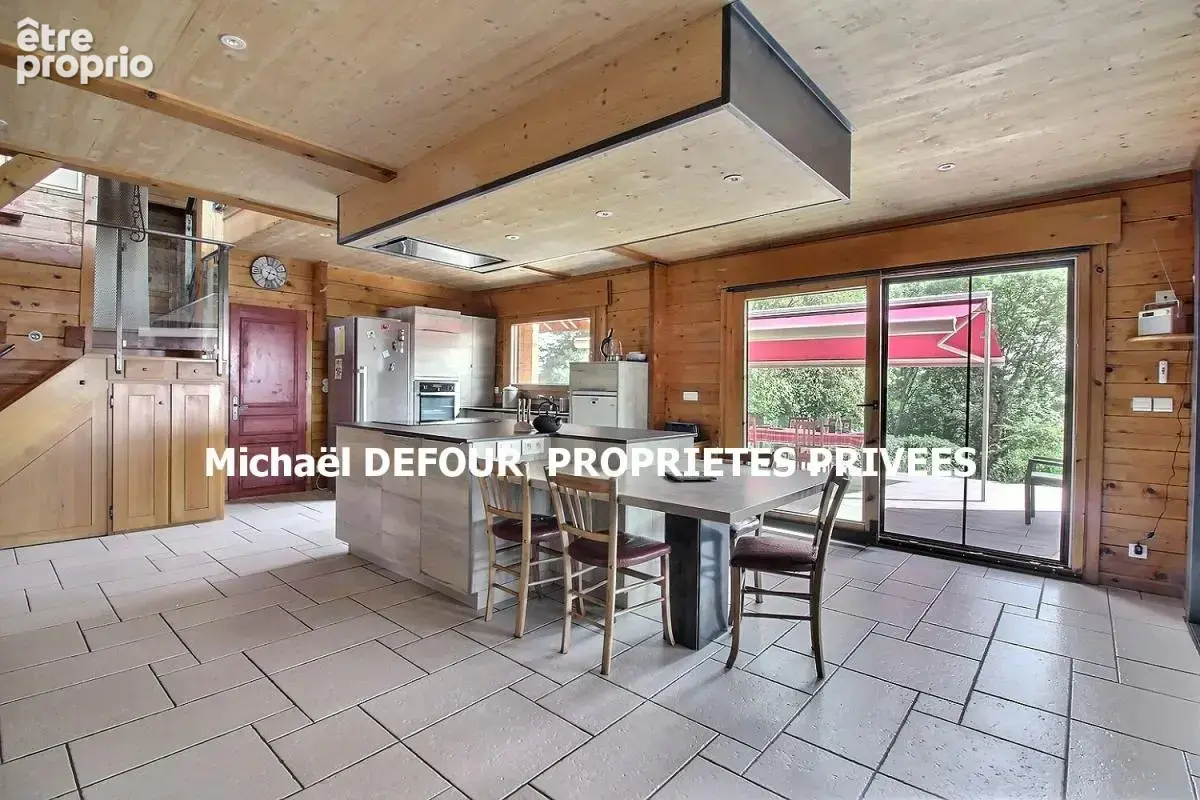 Lapte 43200 Maison en madriers de bois de 172 m² 4 chambres sur 1134 m² de terrain - photo 4