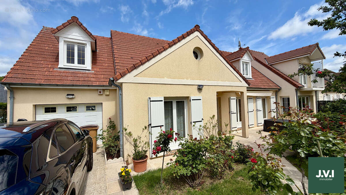 A VENDRE GROSLAY Maison 8 pièces 212 m² - photo 11