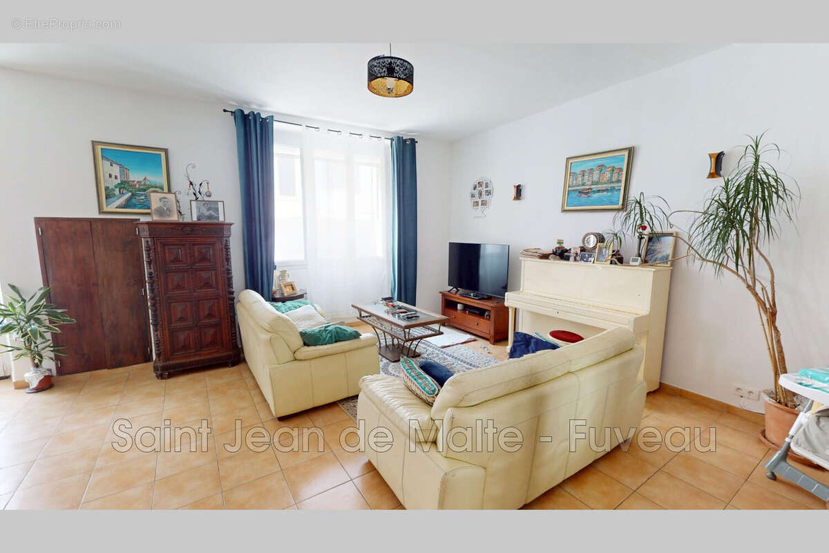 Appartement à SAINT-ZACHARIE