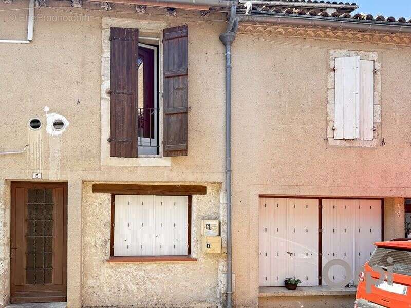 Au centre historique de MIRADOUX, maison de ville de 3 logements - photo 9