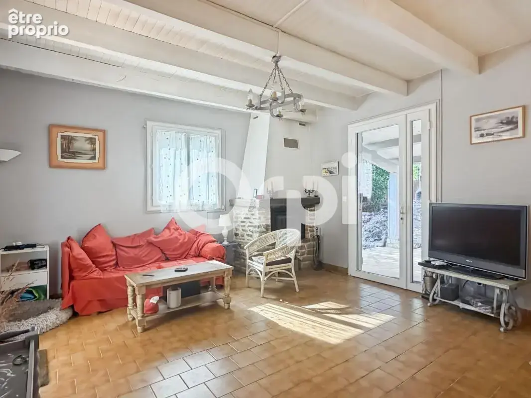 Maison à RUOMS