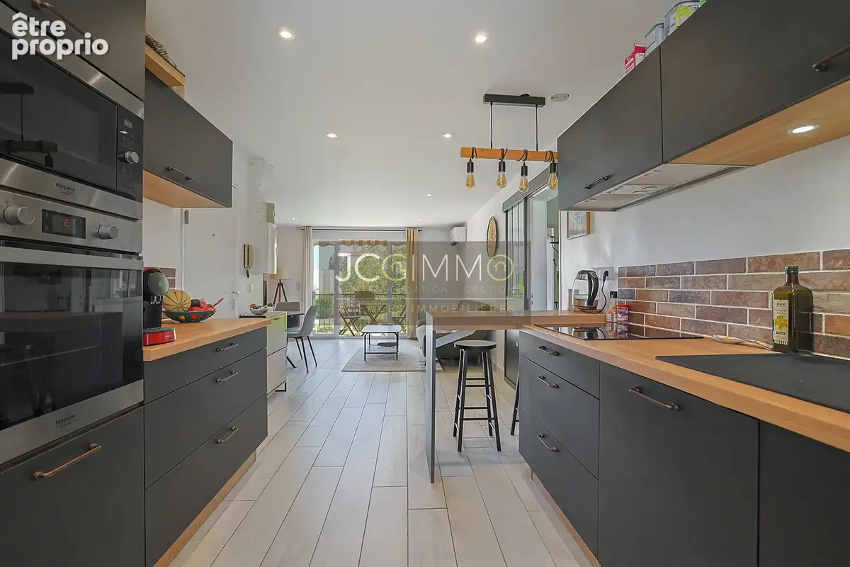 Appartement T3 - 58,7m2  avec Garage + Cave (25,5 m2) + Balcon - Le Pradet - photo 2