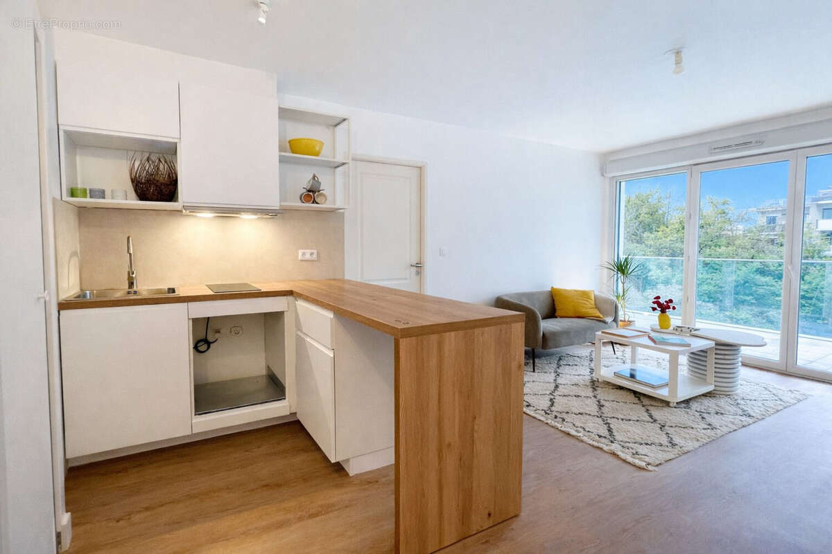 Cuisine ouverte sur le séjour - Appartement à MONTPELLIER