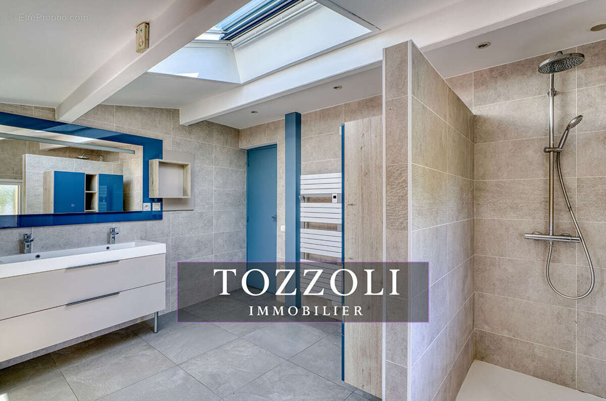Maison spacieuse 7 pièces 215 m2 à Saint Georges d'Espéranche - photo 15