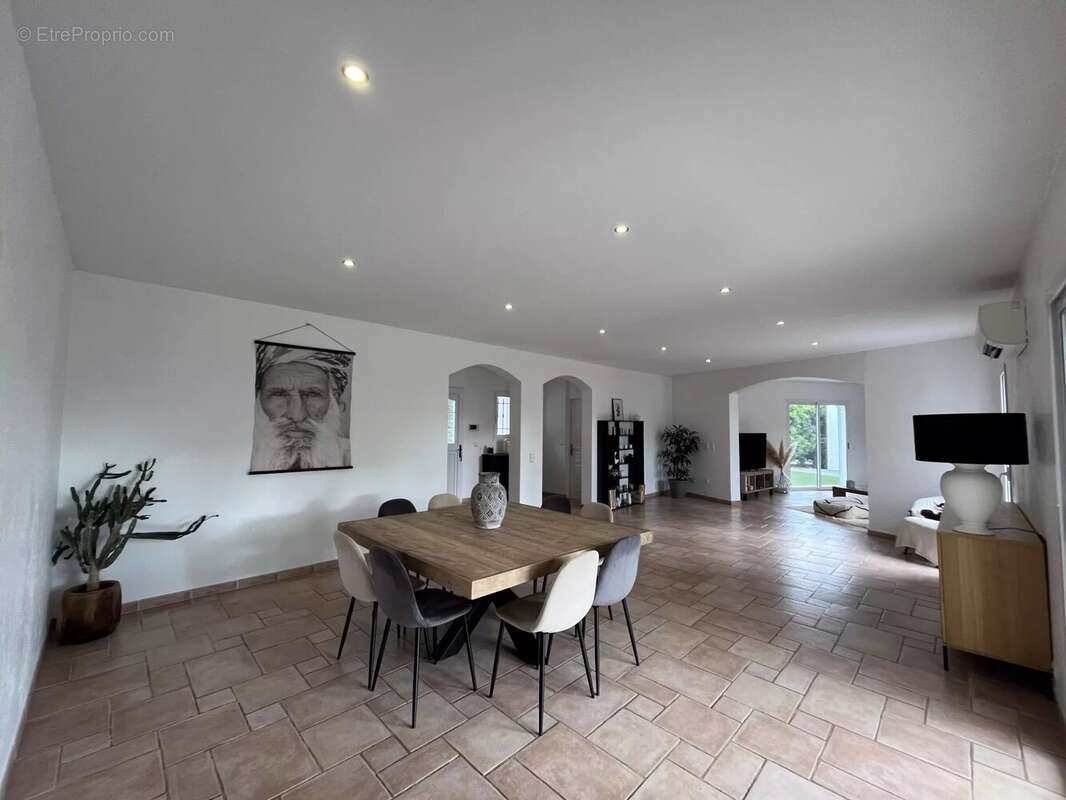 Maison à SALERNES