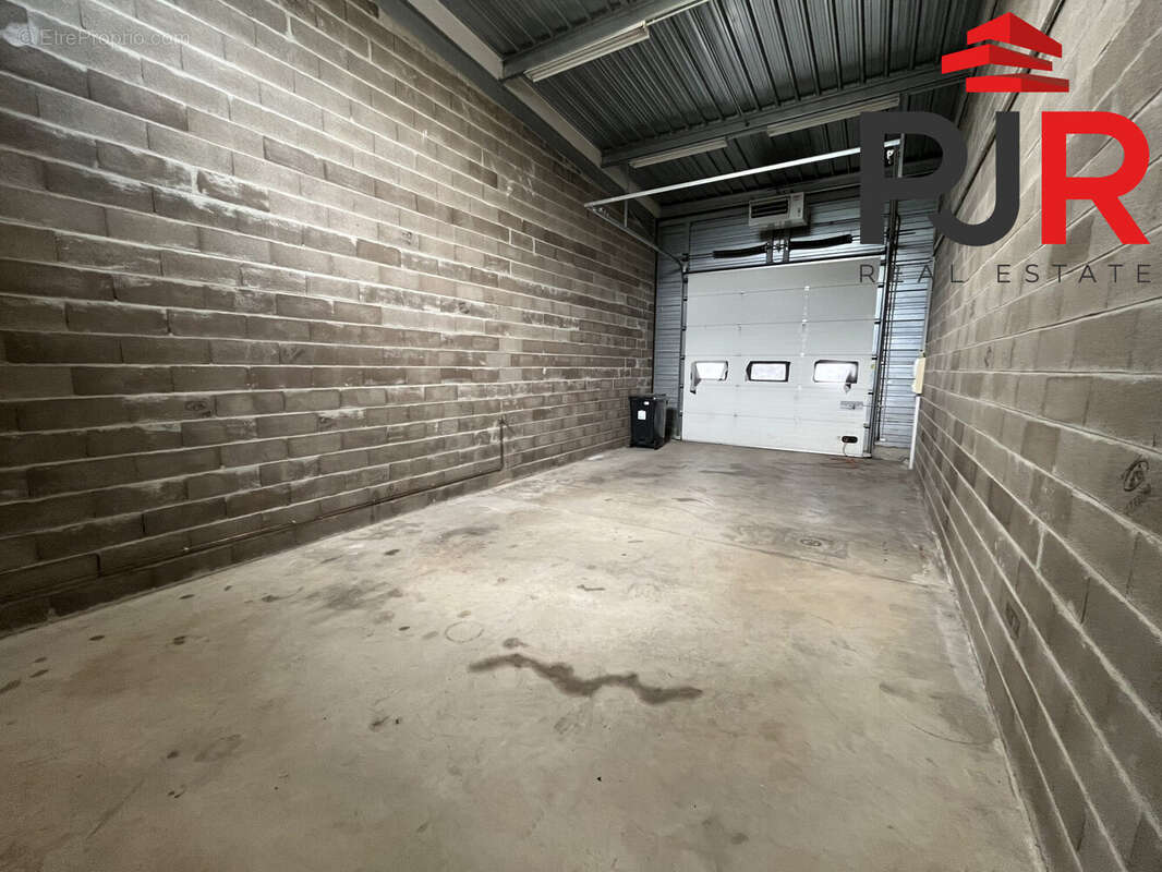 Commerce à NEUVES-MAISONS