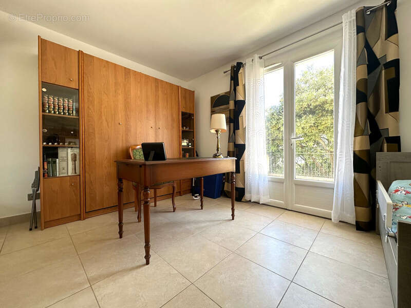 AIX EN PROVENCE LA DURANNE - Maison 159M2 -Double garage 80m2 -T3 50m2 - Terrain 1236m2 - photo 13