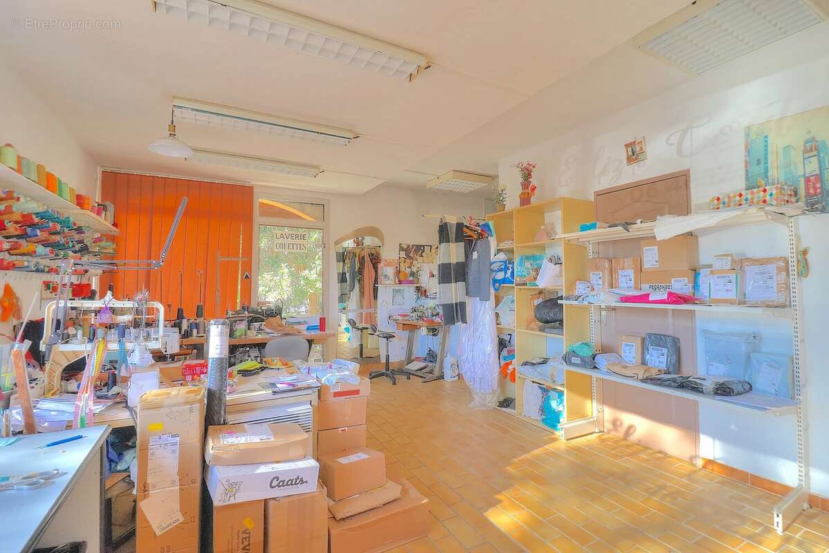 Commerce à BIOT