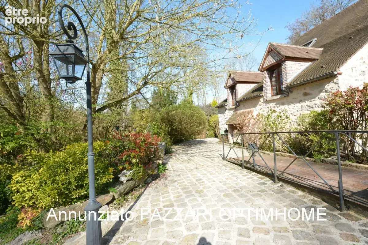 Au cœur d’un domaine clos de 1,5 hectare, ce moulin rénové offre un cadre unique entre étang, rivière et nature préservée - photo 41