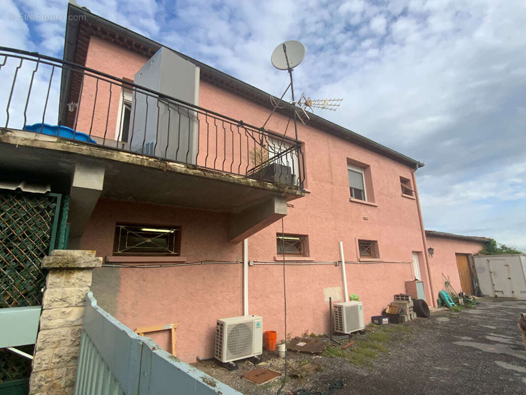 LEDIGNAN 15 MN D'ALES Immeuble avec murs d'un local commercial de 99m², un appartement de 87m² sur 1140m² de terrain - photo 3