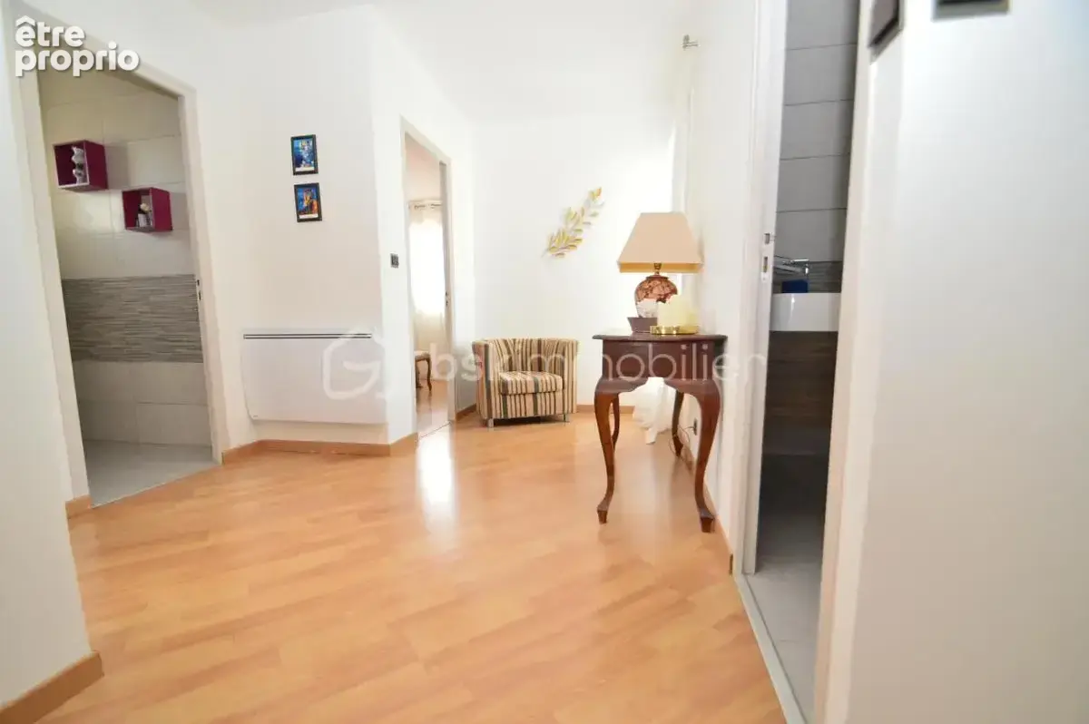 Belle villa familiale avec piscine, 151 m² et carport - photo 11