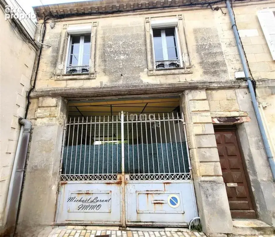 Local commercial loué + appartement + terrain - photo 9