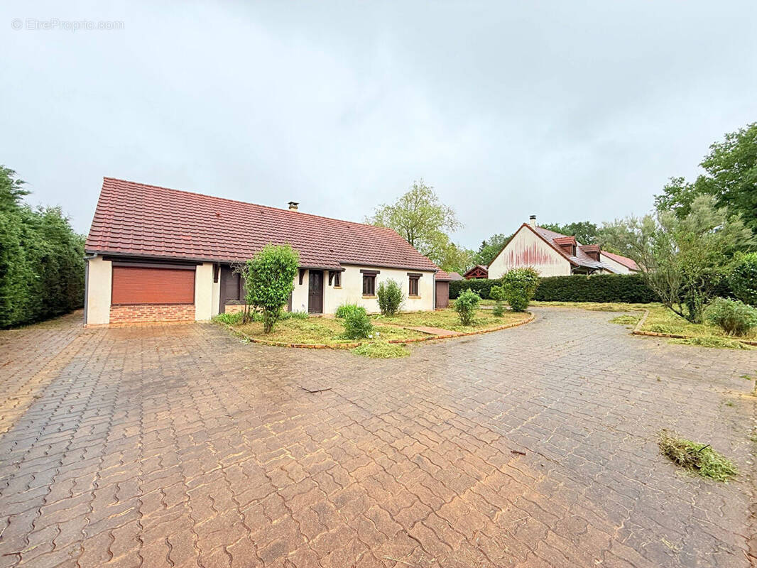 Maison à SAINT-ELOY-DE-GY