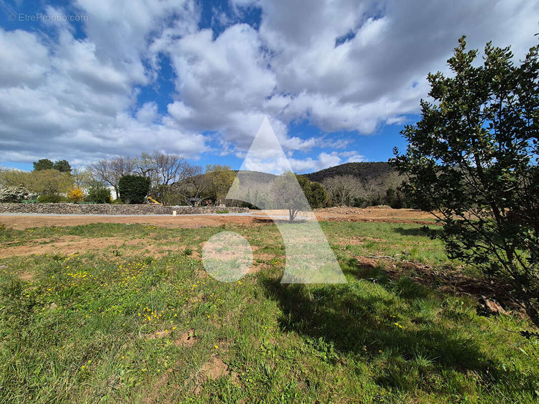 Terrain à LACHAPELLE-SOUS-AUBENAS