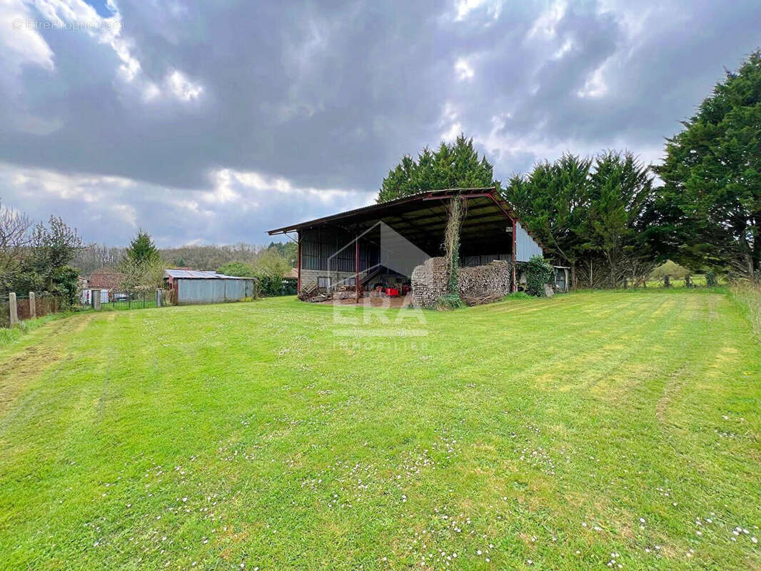 Terrain à MOUTHIERS-SUR-BOEME