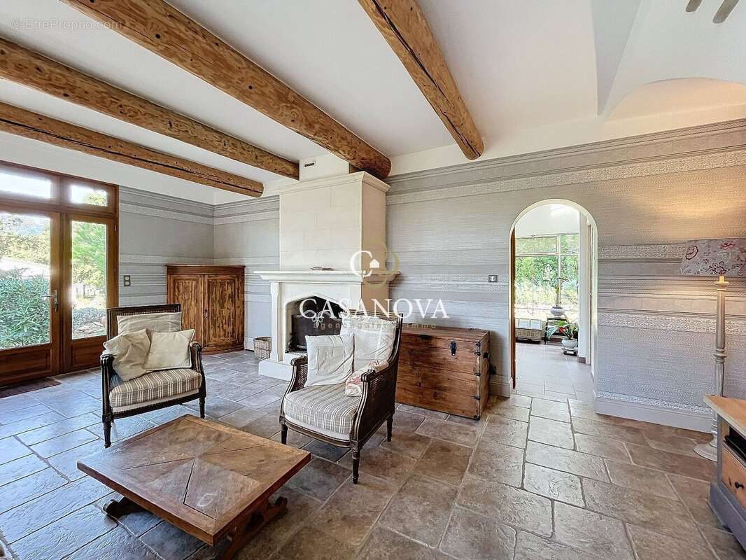 Maison de 230 m² sur joli jardin de 1700m² - photo 6