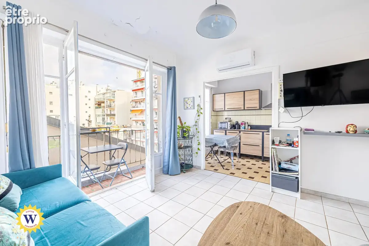 Nice Centre – Studio lumineux en étage élevé avec balcon et vue dégagée - photo 3