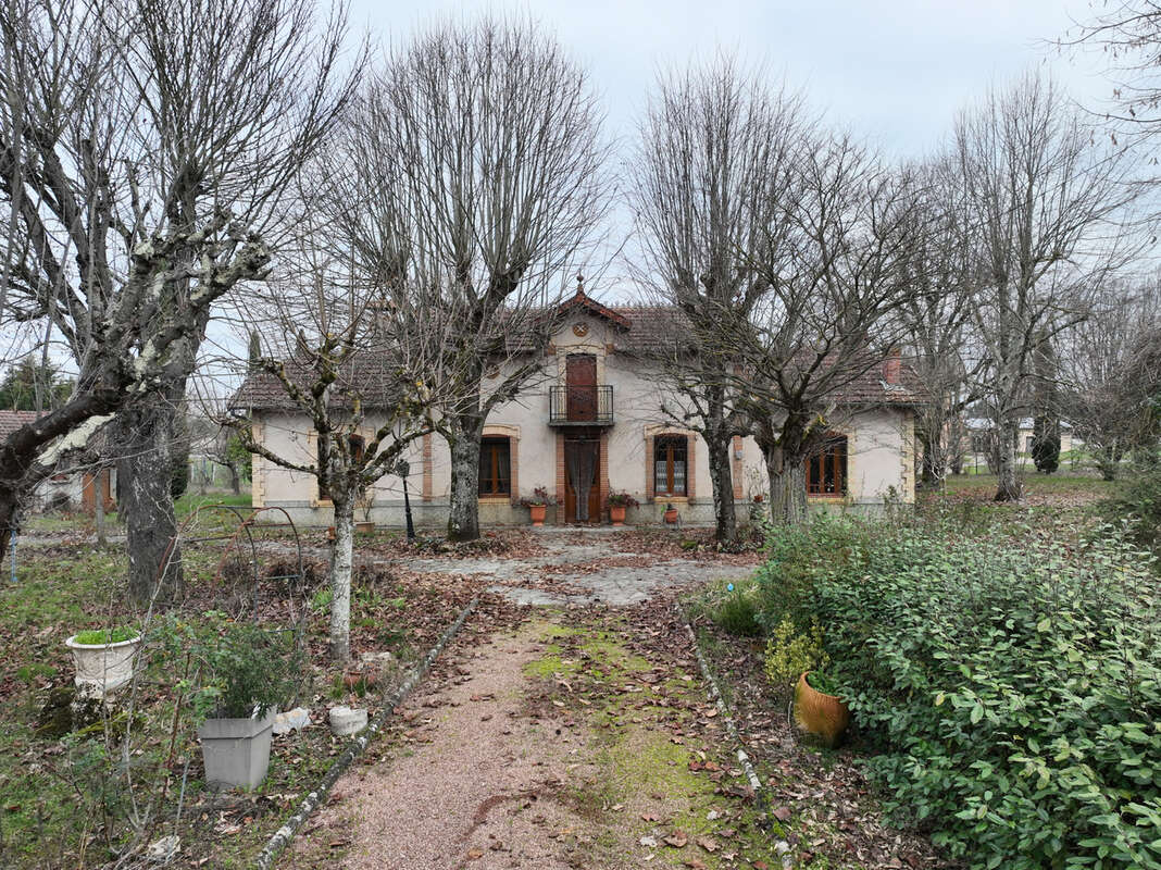 Maison à NEGREPELISSE