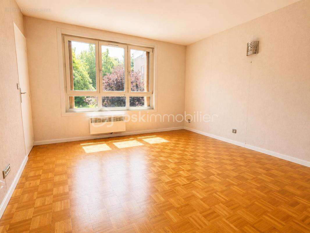 F2 lumineux 45m² avec cave - Idéal premier achat ou investissement - Drancy - photo 2