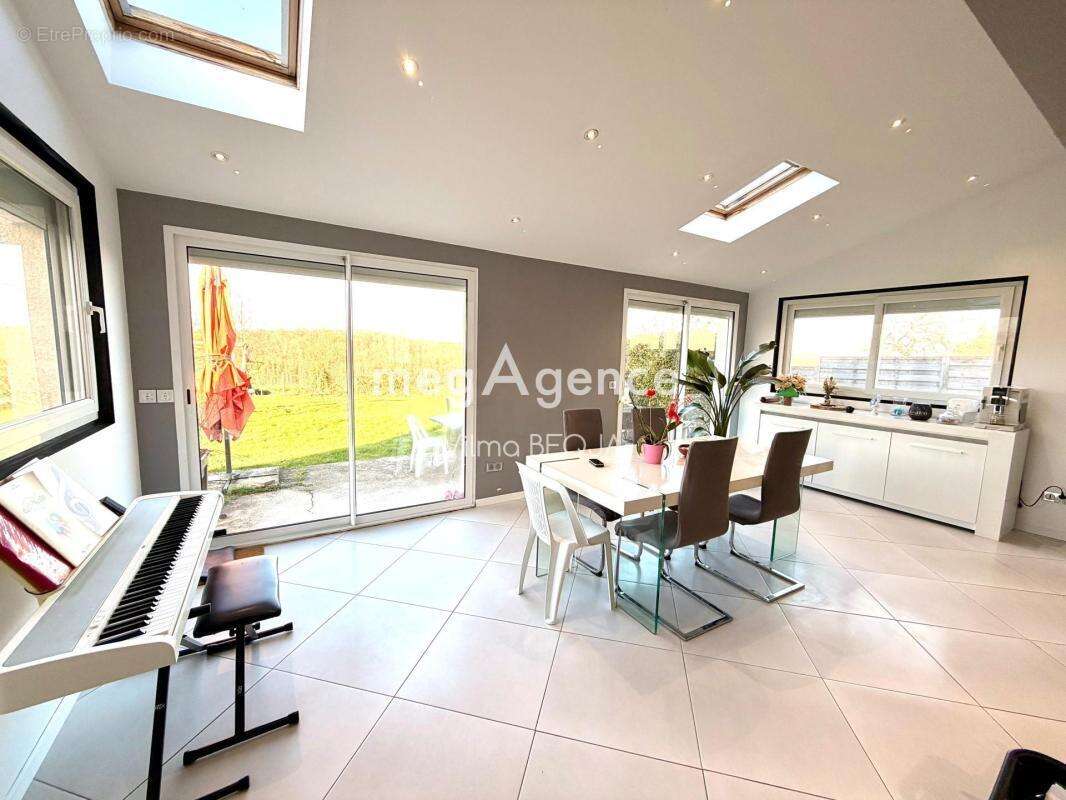 Maison à EGRISELLES-LE-BOCAGE