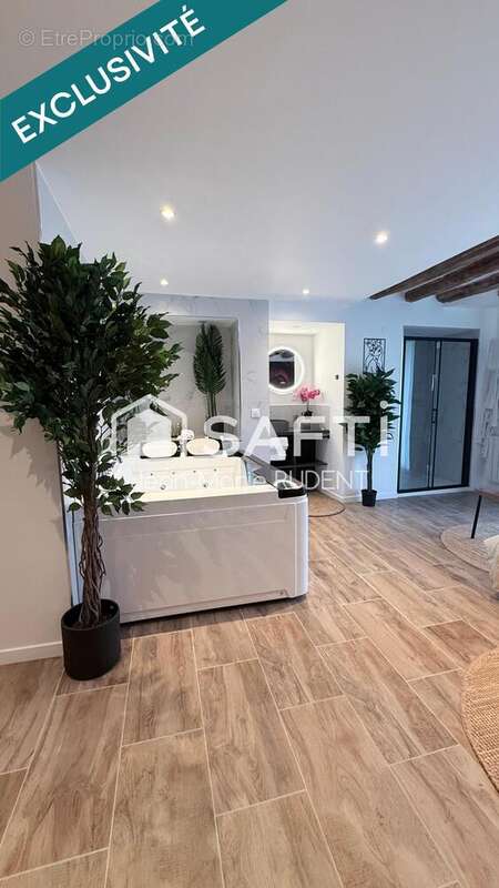 Photo 4 - Commerce à SAULX-LES-CHARTREUX