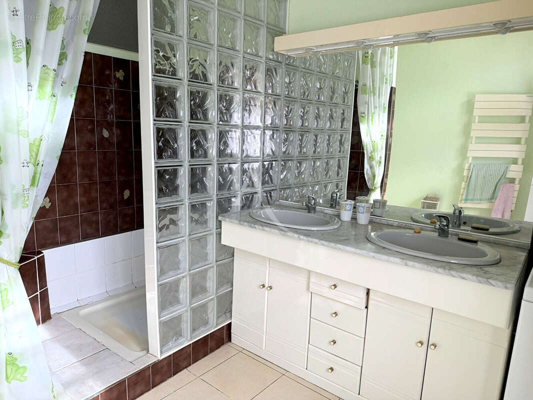 Maison à SAINT-CYR-EN-TALMONDAIS