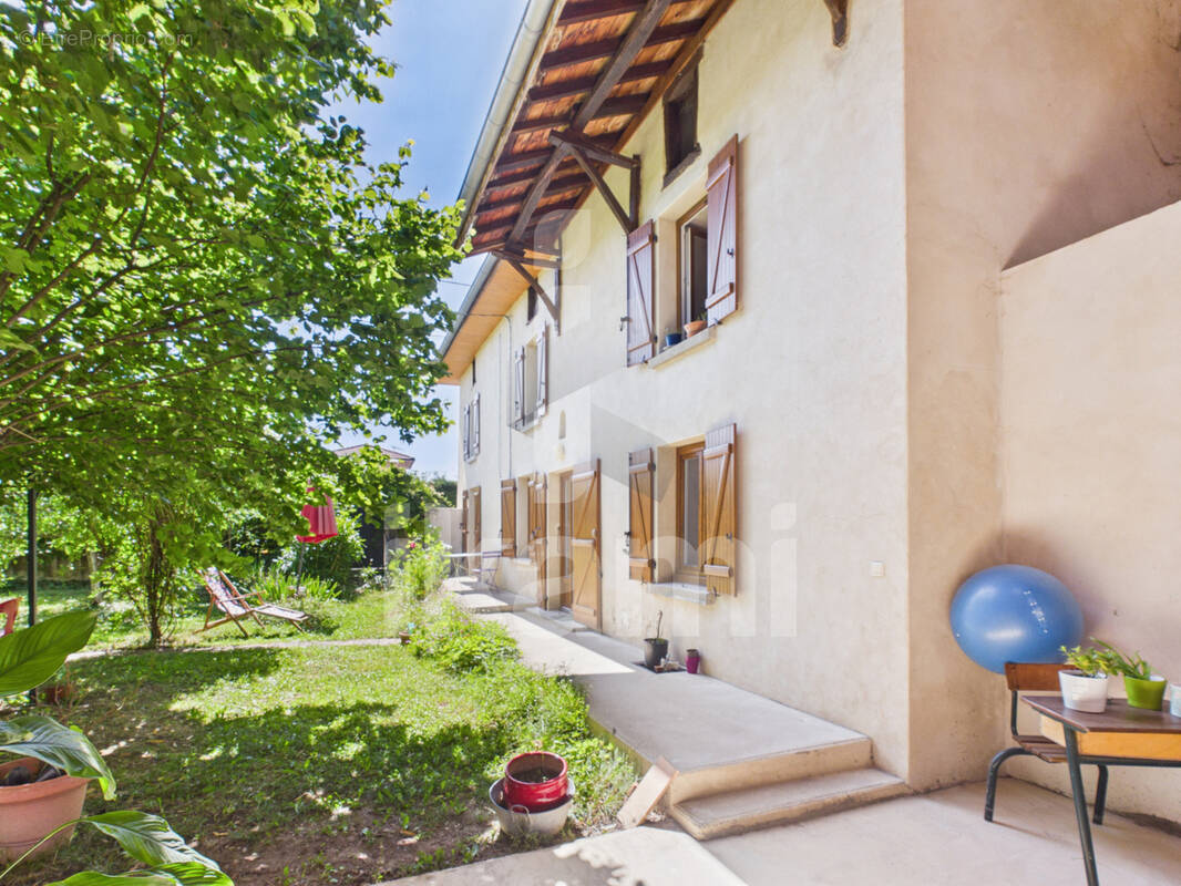 Maison à SAINT-SIMEON-DE-BRESSIEUX