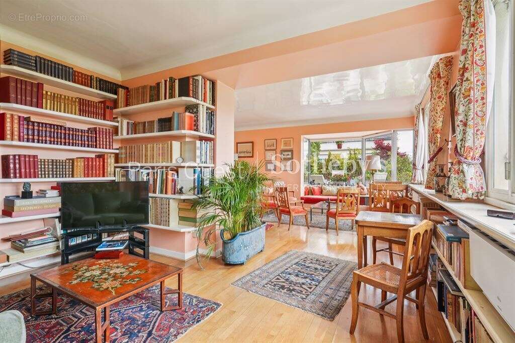 Appartement à NEUILLY-SUR-SEINE