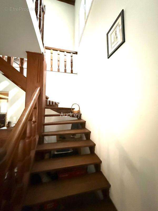 Maison à VILLENEUVE-SUR-YONNE