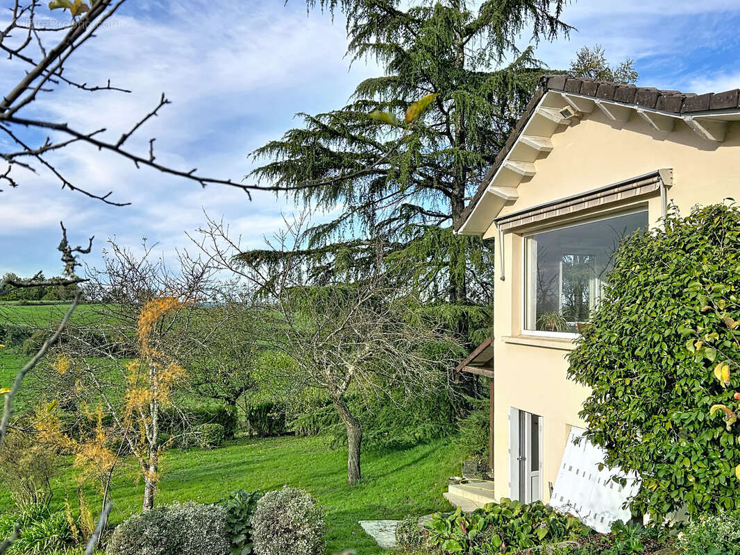 Maison à LISSAC-SUR-COUZE