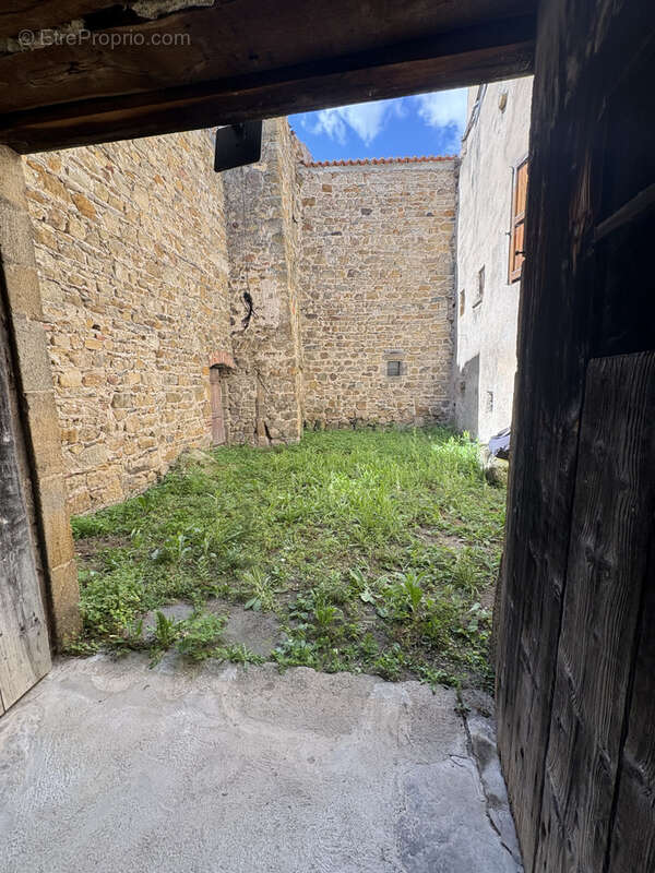 Autre à VIC-LE-COMTE
