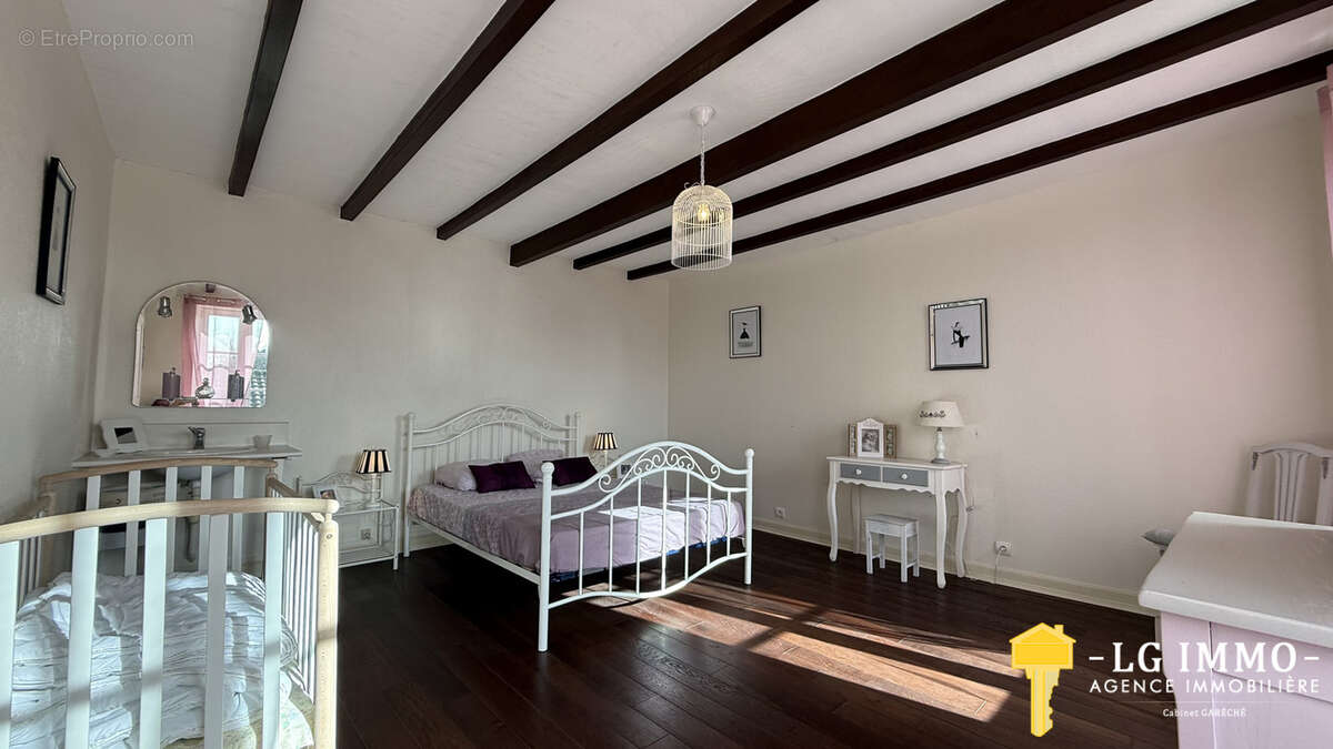 Maison à BRIE-SOUS-MORTAGNE