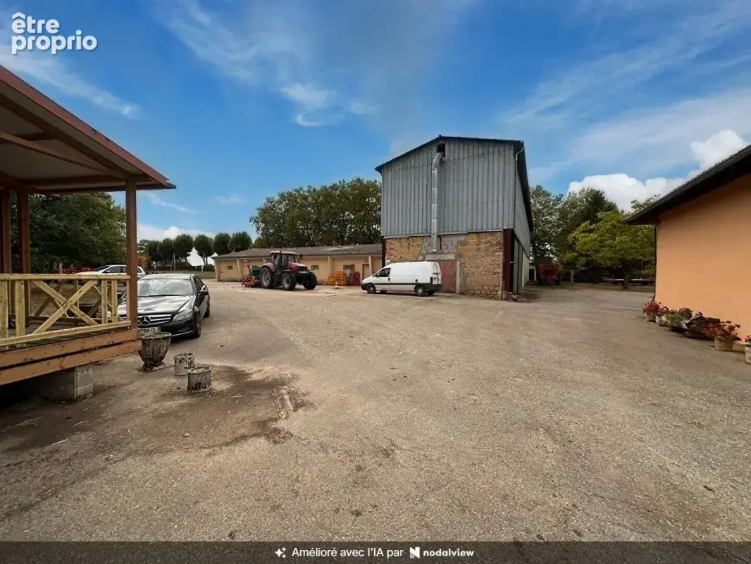 **exclusivite** saint jean sur reyssouze - ferme de caractère - 8 bâtiments -  210 000 m² de terrain - maison de 148 m² - photo 9