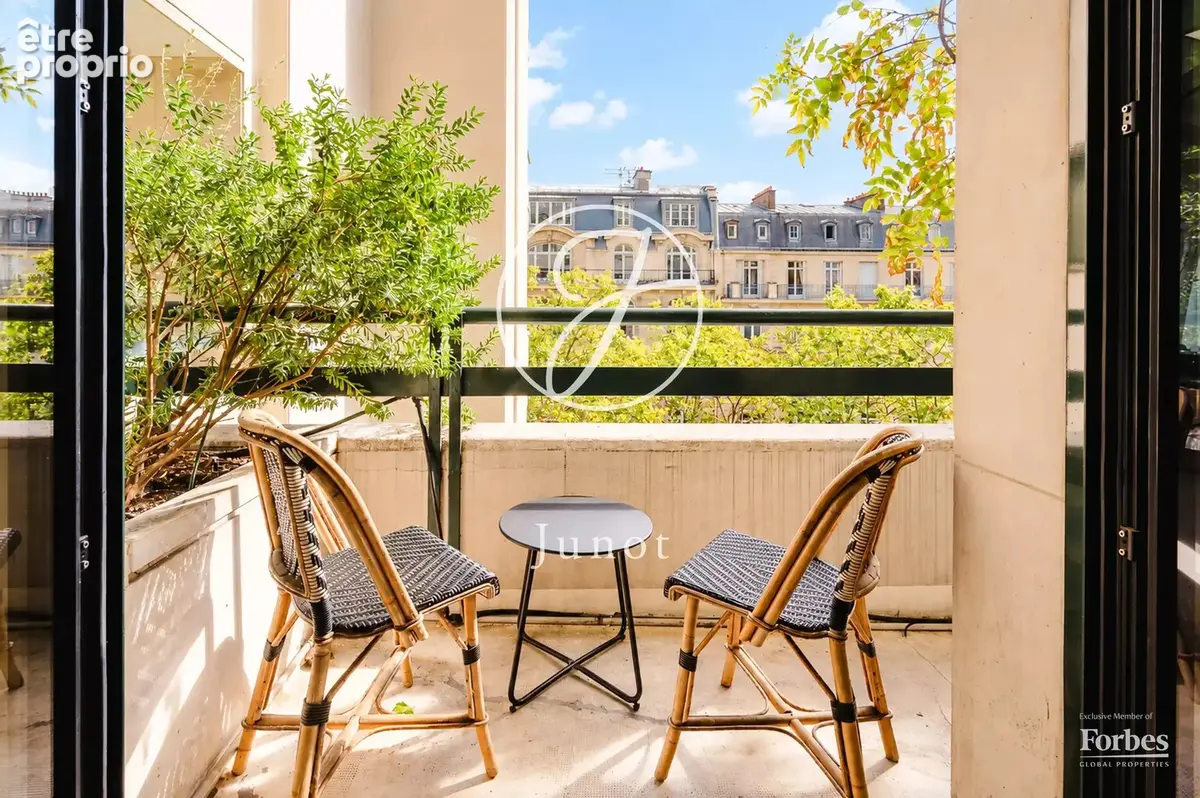 Paris 7e - SÈVRES-BABYLONE - Appartement familial d’exception - 8 pièces - 248,52m² Carrez - 4 chambres - Balcons - Vues dégagée - photo 2