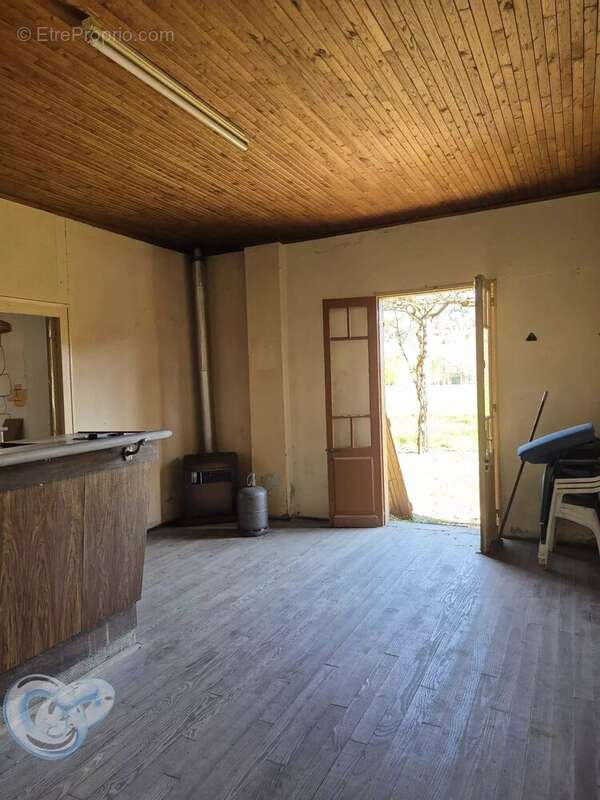 Commerce à BEYNAC-ET-CAZENAC