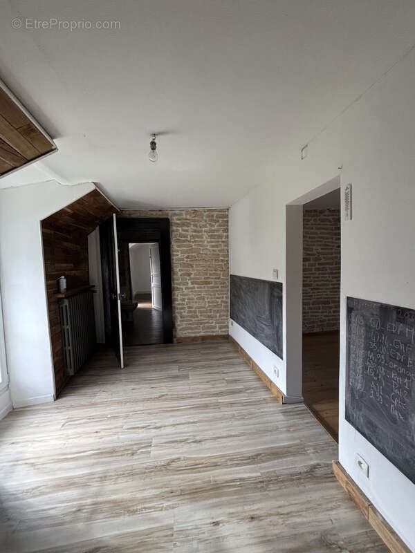 Maison à SAINTE-COLOMBE-SUR-SEINE