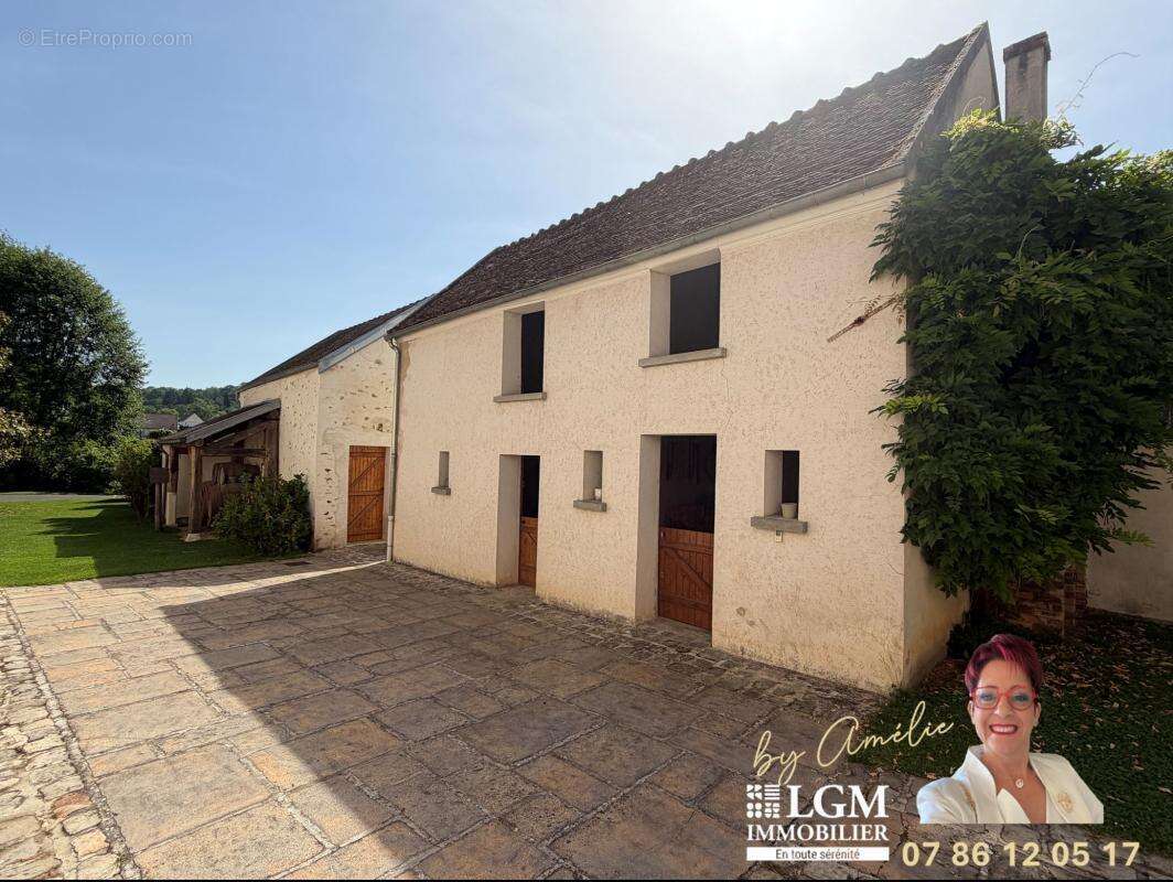 MAGNIFIQUE LONGÈRE de 209 m² - 4 Chambres - Dépendances - photo 25