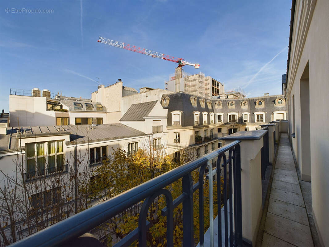 Appartement à PARIS-17E