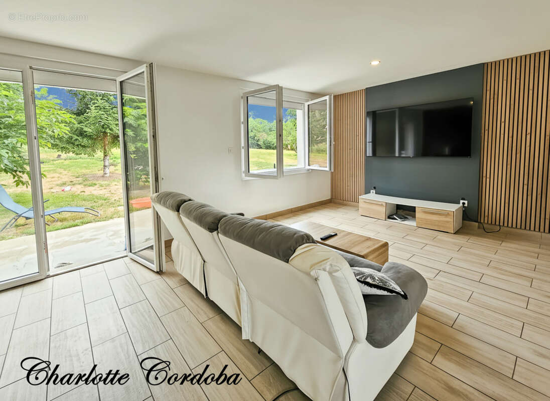  Maison entièrement rénovée – 2 chambres, possibilité 3 – Double garage à Xaintrailles - photo 8