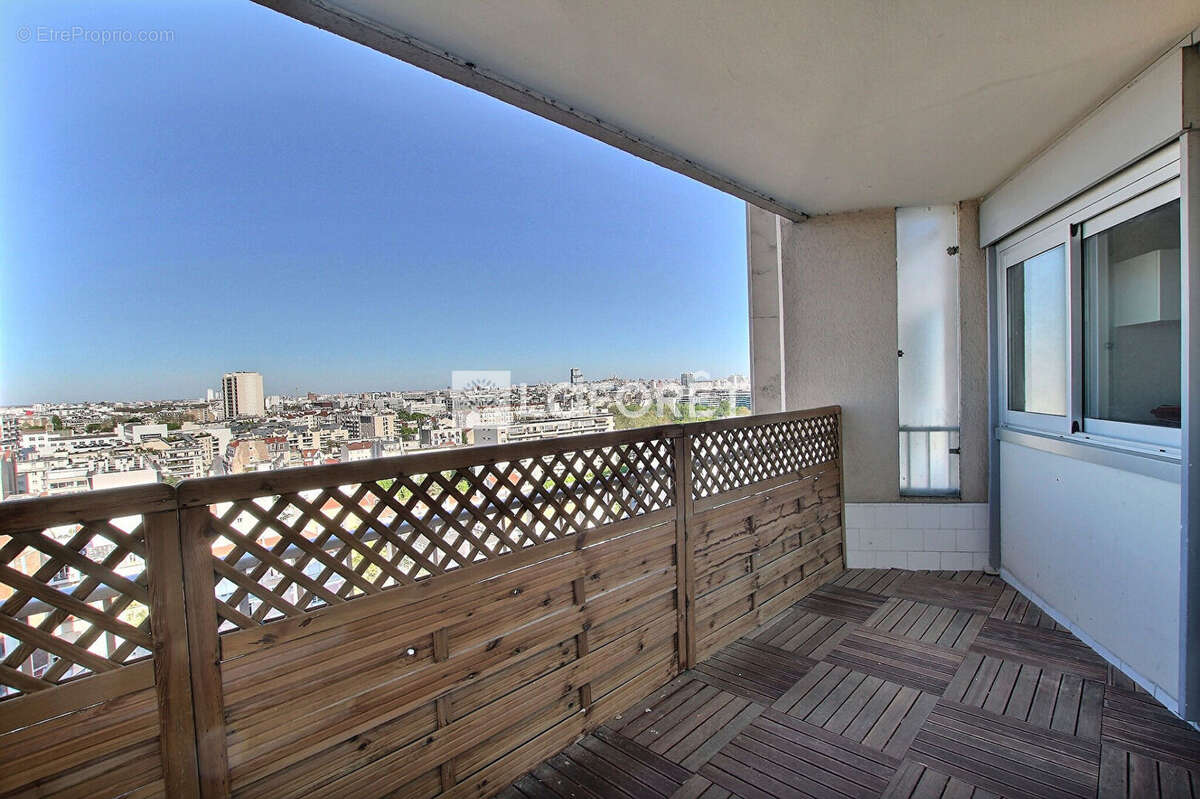 Appartement à COURBEVOIE