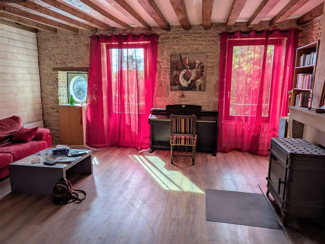 pièce à vivre partie salon - Maison à CLAMECY