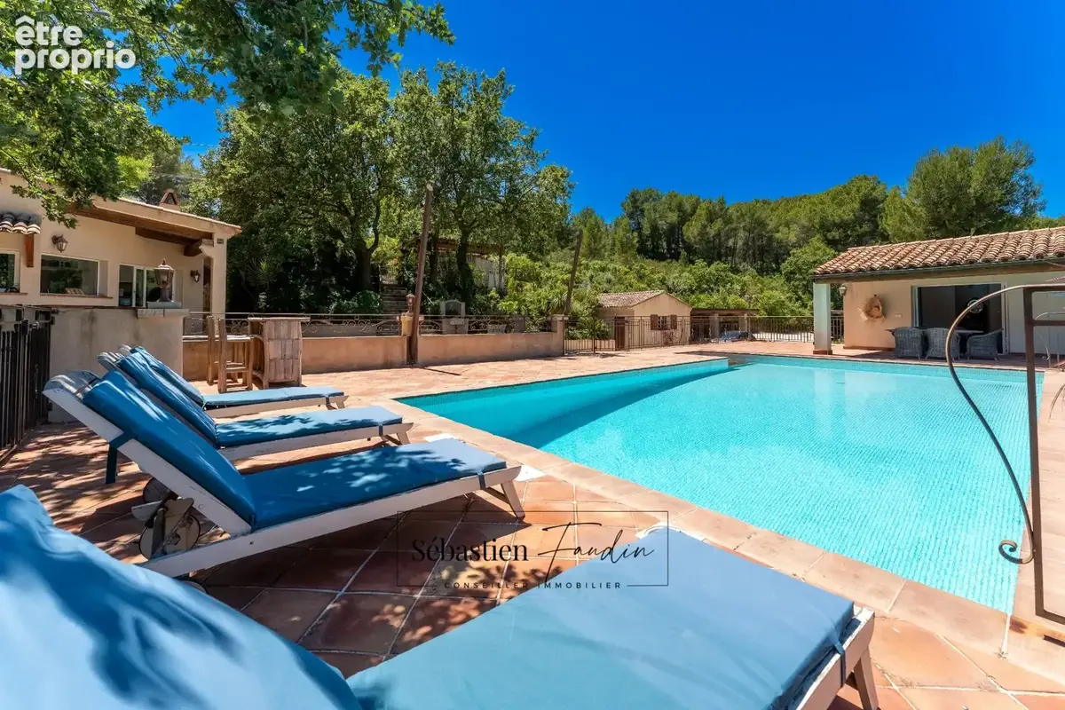 Maison à vendre 8 pièces LA CADIERE D'AZUR (83) - 2 logements - grande piscine - vue panoramique - grande parcelle - calme - nom - photo 15