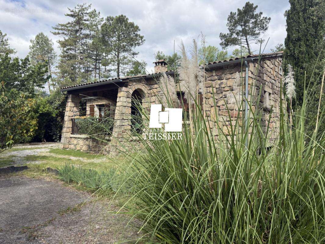 Maison à LES SALELLES