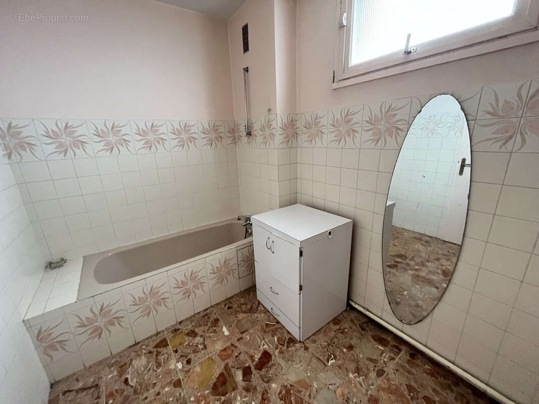 Appartement à SAINT-PRIEST-EN-JAREZ