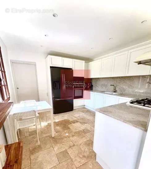 Maison à LE MESNIL-SAINT-DENIS