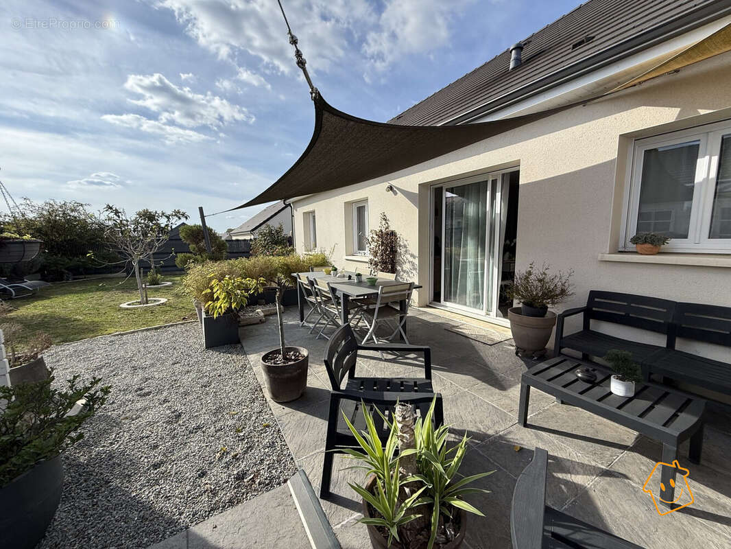 Maison à LA CHAPELLE-SAINT-URSIN