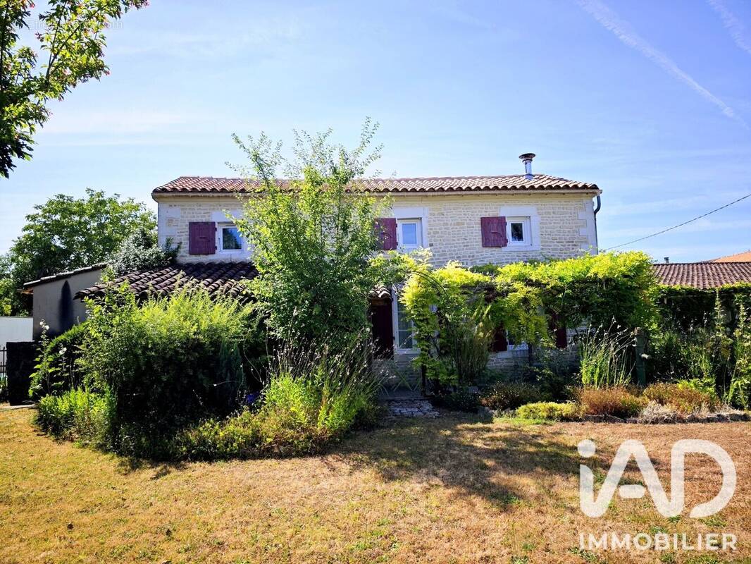 Photo 1 - Maison à ROMAZIERES