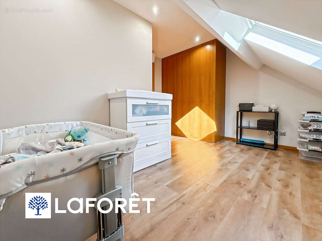 Maison à SAINTE-GENEVIEVE-DES-BOIS