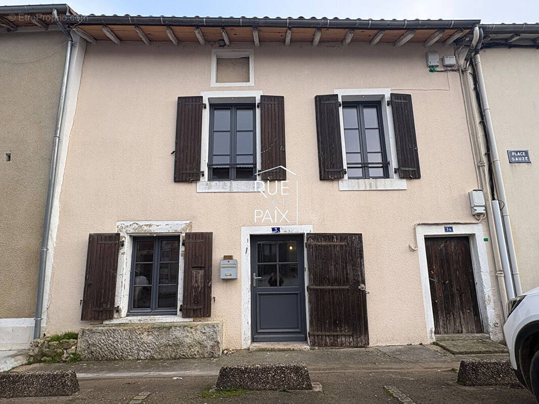 Maison à LA MOTHE-SAINT-HERAY