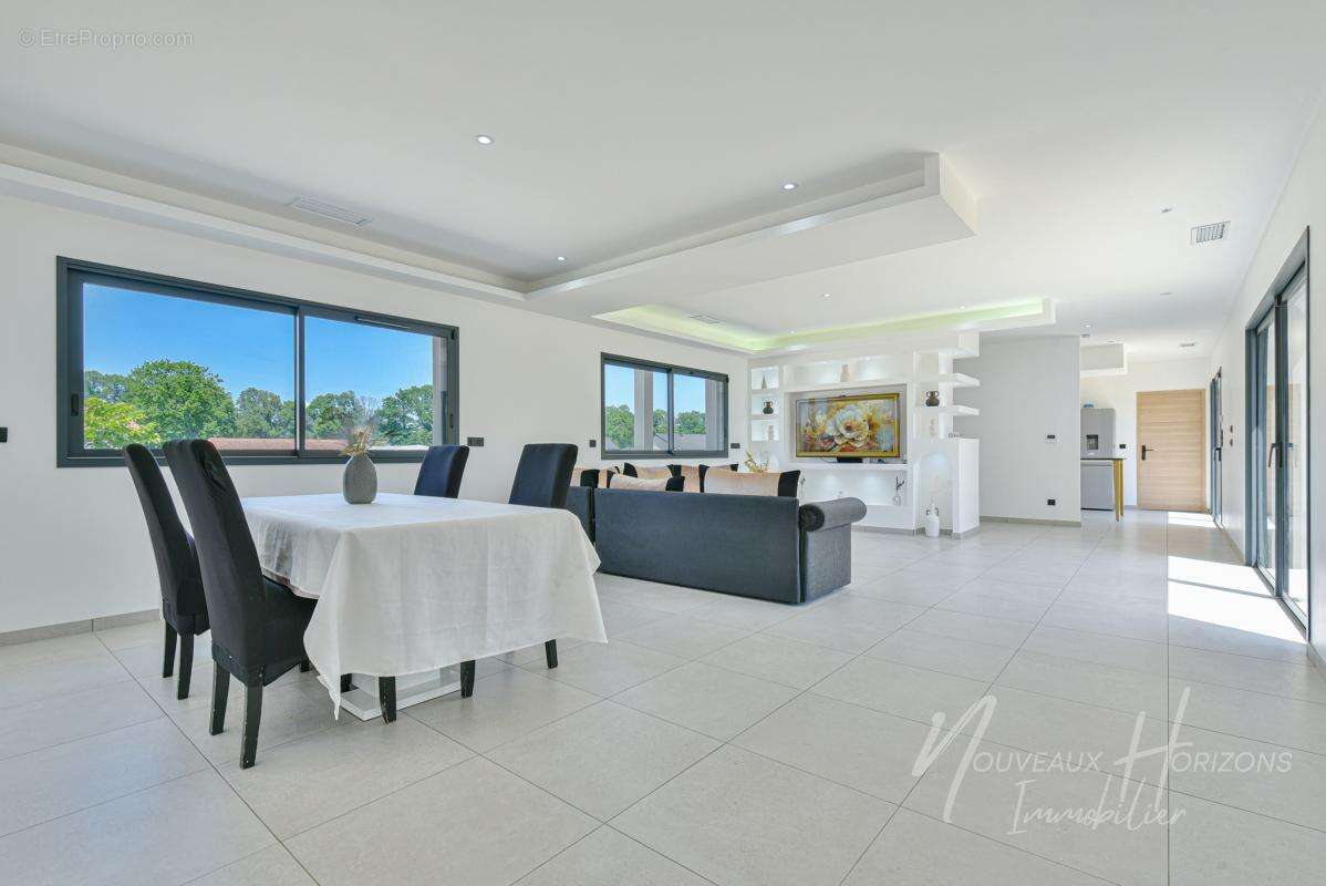 Maison 157 m² à Saint-Maurice-Les-Brousses  - photo 2